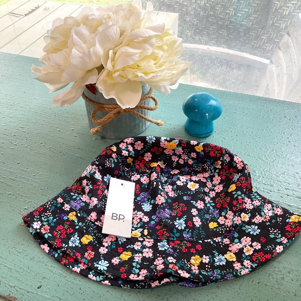 BP Nordstrom Black Floral Multi Bucket Hat NWT